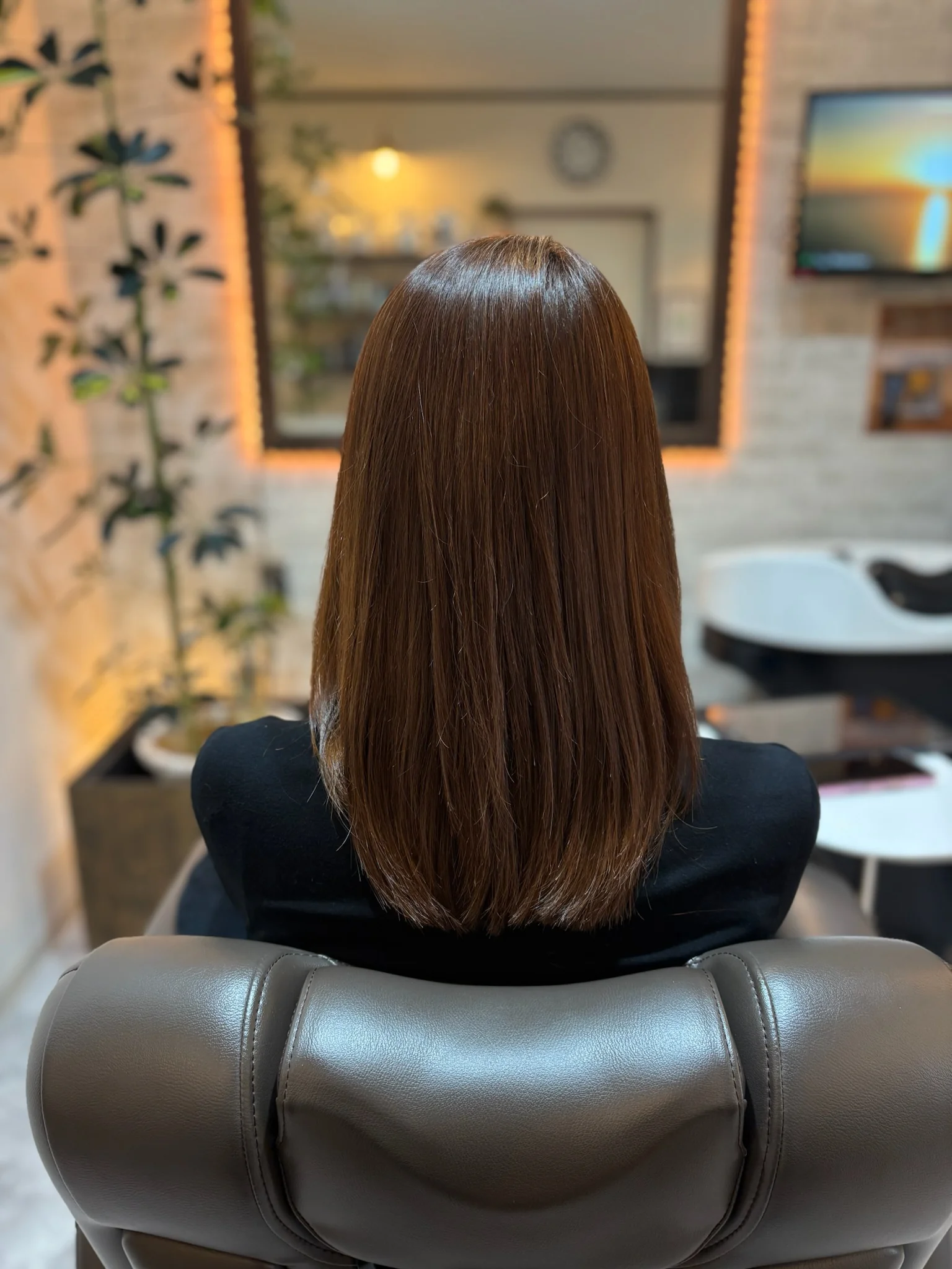 毛先までまとまったロングヘアの仕上がり
