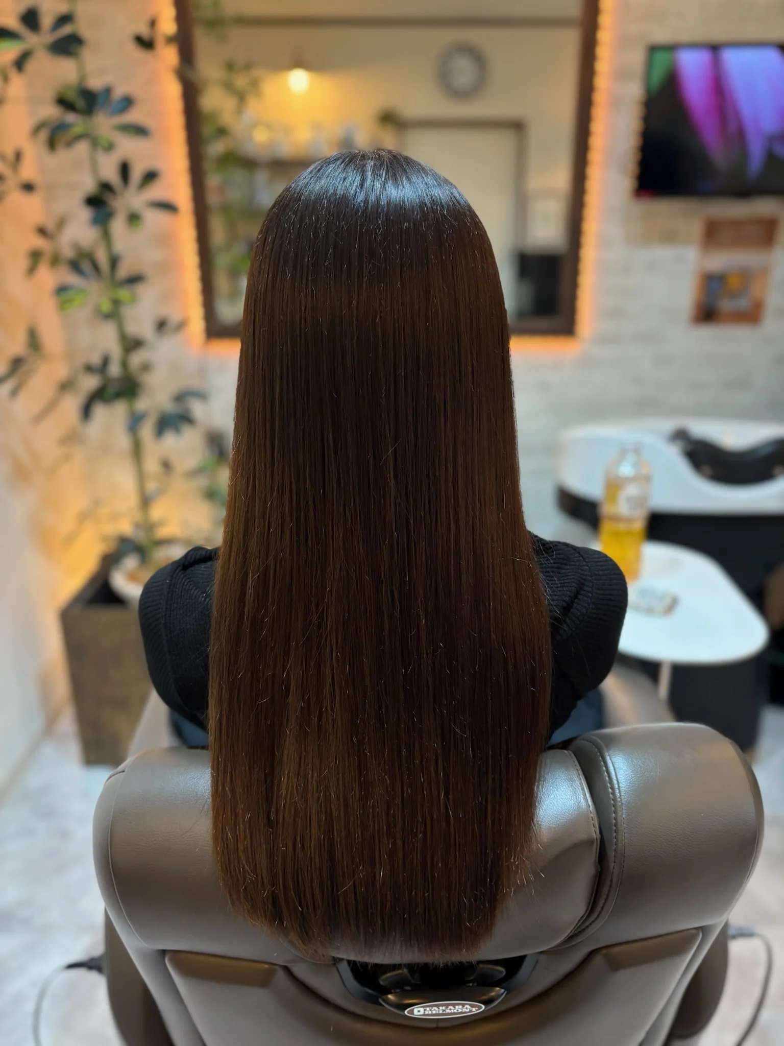 縮毛矯正をかけ続けた髪 健康的なストレートヘア